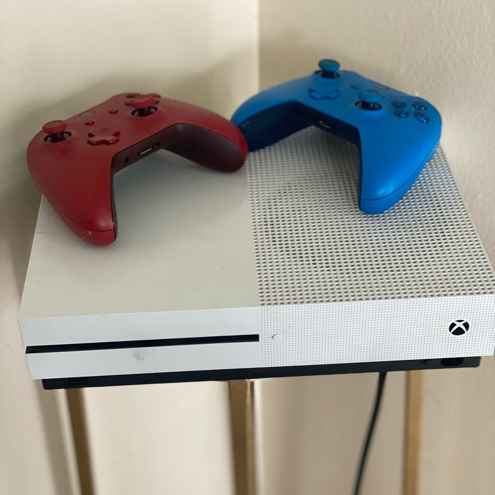 Xbox one S - Picture 2 of 3